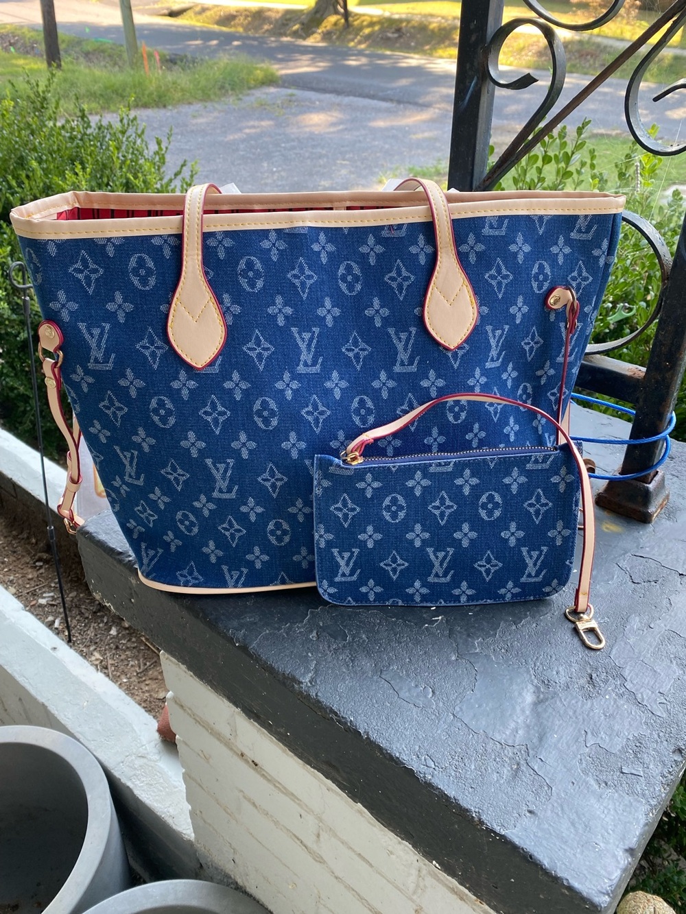 NOT AUTHENTIC Loius Vuitton denim neverfull